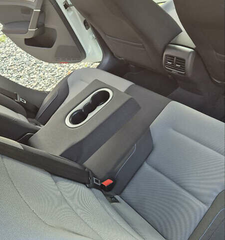 Белый Фольксваген e-Golf, объемом двигателя 0 л и пробегом 750 тыс. км за 8900 $, фото 9 на Automoto.ua