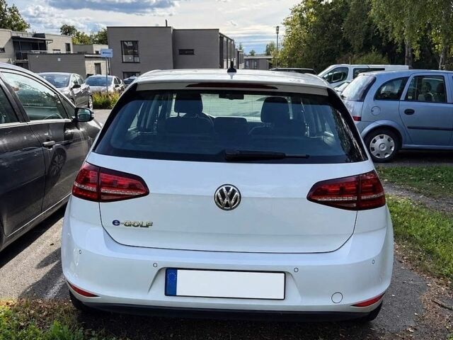 Белый Фольксваген e-Golf, объемом двигателя 0 л и пробегом 107 тыс. км за 9200 $, фото 16 на Automoto.ua