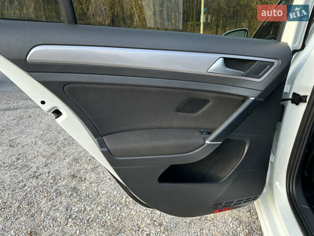 Белый Фольксваген e-Golf, объемом двигателя 0 л и пробегом 92 тыс. км за 7999 $, фото 12 на Automoto.ua