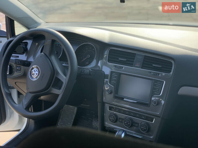 Белый Фольксваген e-Golf, объемом двигателя 0 л и пробегом 130 тыс. км за 10400 $, фото 69 на Automoto.ua