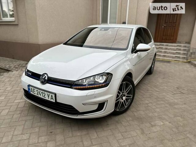 Белый Фольксваген e-Golf, объемом двигателя 0 л и пробегом 59 тыс. км за 13200 $, фото 8 на Automoto.ua