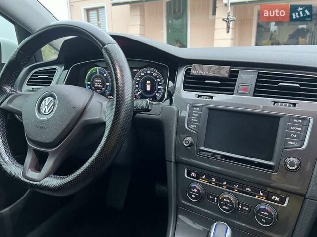 Белый Фольксваген e-Golf, объемом двигателя 0 л и пробегом 93 тыс. км за 8000 $, фото 22 на Automoto.ua