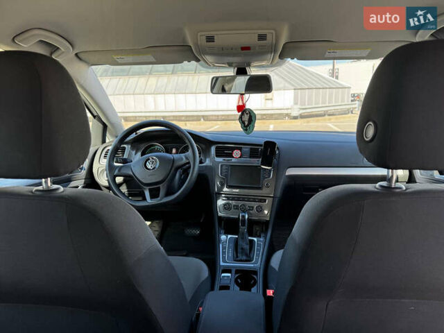 Белый Фольксваген e-Golf, объемом двигателя 0 л и пробегом 88 тыс. км за 8500 $, фото 10 на Automoto.ua