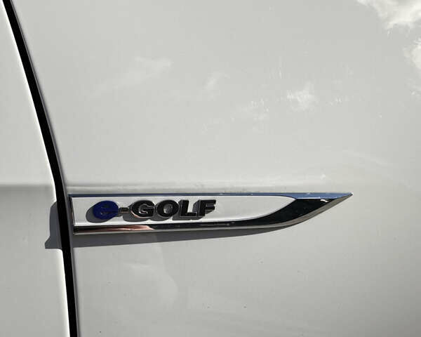 Белый Фольксваген e-Golf, объемом двигателя 0 л и пробегом 35 тыс. км за 9999 $, фото 14 на Automoto.ua