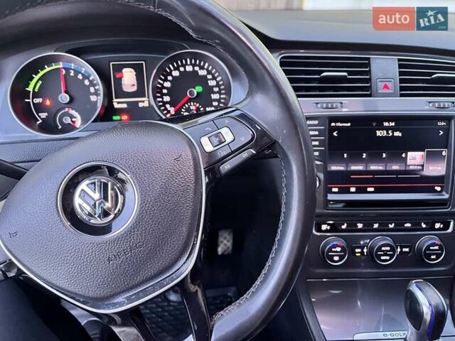 Белый Фольксваген e-Golf, объемом двигателя 0 л и пробегом 120 тыс. км за 11000 $, фото 18 на Automoto.ua