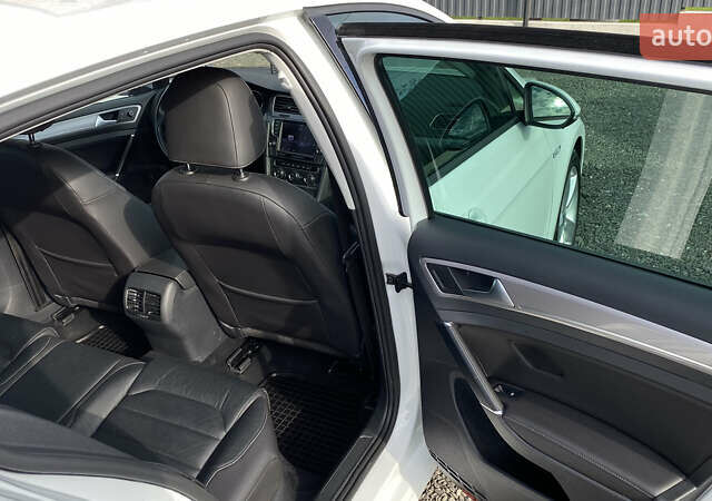 Белый Фольксваген e-Golf, объемом двигателя 0 л и пробегом 132 тыс. км за 9500 $, фото 81 на Automoto.ua