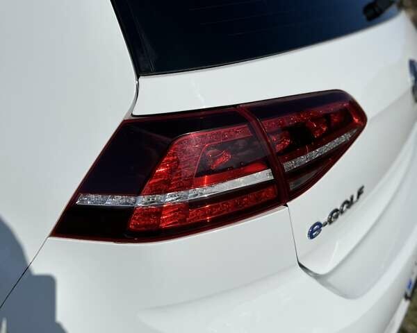 Белый Фольксваген e-Golf, объемом двигателя 0 л и пробегом 73 тыс. км за 10000 $, фото 3 на Automoto.ua