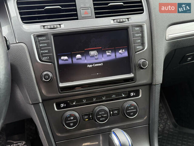 Белый Фольксваген e-Golf, объемом двигателя 0 л и пробегом 149 тыс. км за 8800 $, фото 24 на Automoto.ua