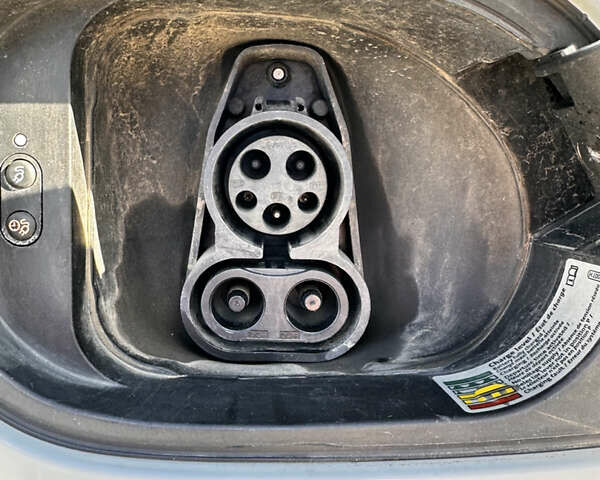 Белый Фольксваген e-Golf, объемом двигателя 0 л и пробегом 35 тыс. км за 9999 $, фото 32 на Automoto.ua