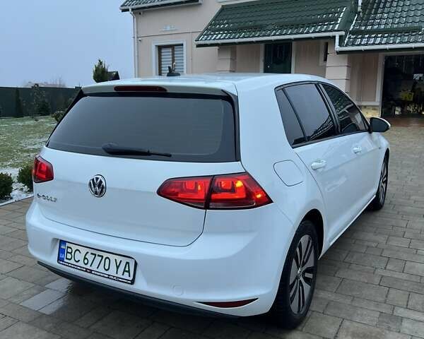 Белый Фольксваген e-Golf, объемом двигателя 0 л и пробегом 93 тыс. км за 8000 $, фото 7 на Automoto.ua