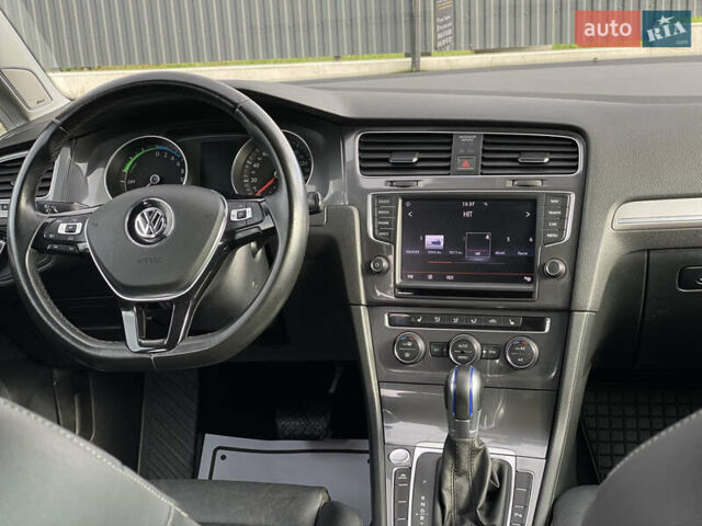 Белый Фольксваген e-Golf, объемом двигателя 0 л и пробегом 132 тыс. км за 9500 $, фото 86 на Automoto.ua