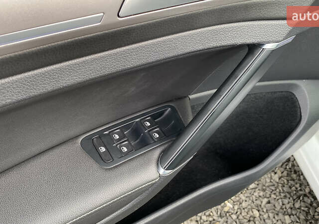 Белый Фольксваген e-Golf, объемом двигателя 0 л и пробегом 132 тыс. км за 9500 $, фото 98 на Automoto.ua