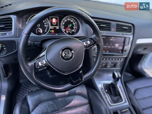 Белый Фольксваген e-Golf, объемом двигателя 0 л и пробегом 120 тыс. км за 11000 $, фото 14 на Automoto.ua