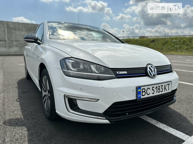 Белый Фольксваген e-Golf, объемом двигателя 0 л и пробегом 40 тыс. км за 15000 $, фото 14 на Automoto.ua