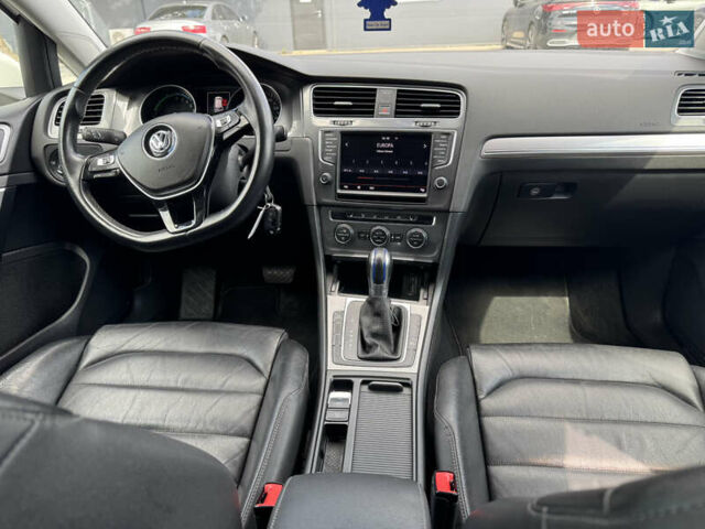 Белый Фольксваген e-Golf, объемом двигателя 0 л и пробегом 186 тыс. км за 9500 $, фото 11 на Automoto.ua