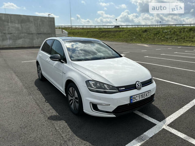 Белый Фольксваген e-Golf, объемом двигателя 0 л и пробегом 40 тыс. км за 15000 $, фото 3 на Automoto.ua