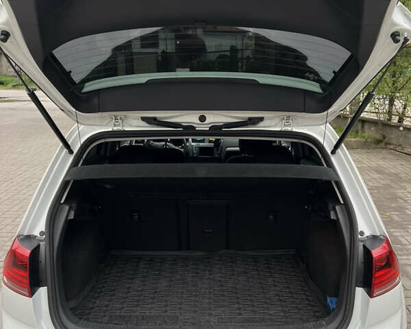 Белый Фольксваген e-Golf, объемом двигателя 0 л и пробегом 166 тыс. км за 7600 $, фото 8 на Automoto.ua