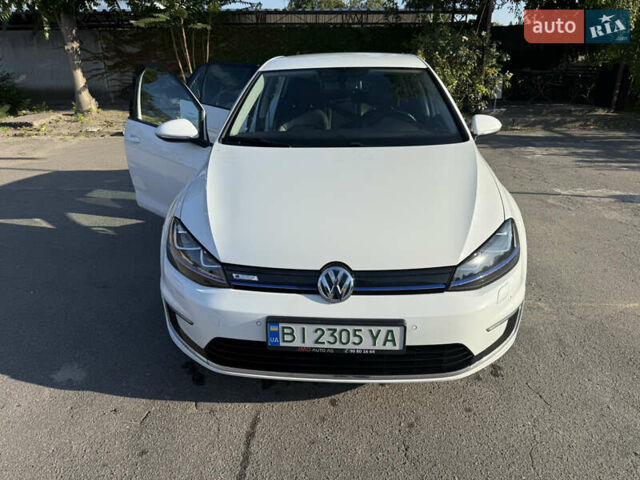 Белый Фольксваген e-Golf, объемом двигателя 0 л и пробегом 132 тыс. км за 10500 $, фото 2 на Automoto.ua