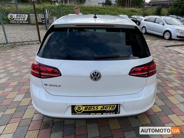 Белый Фольксваген e-Golf, объемом двигателя 24 л и пробегом 130 тыс. км за 11250 $, фото 4 на Automoto.ua