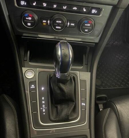 Белый Фольксваген e-Golf, объемом двигателя 0 л и пробегом 115 тыс. км за 8999 $, фото 43 на Automoto.ua