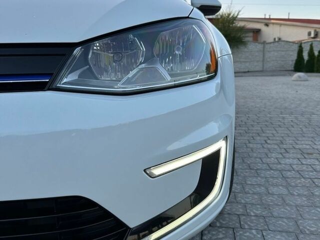 Белый Фольксваген e-Golf, объемом двигателя 0 л и пробегом 131 тыс. км за 8700 $, фото 32 на Automoto.ua