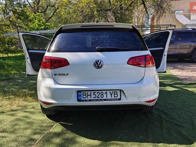 Белый Фольксваген e-Golf, объемом двигателя 0 л и пробегом 66 тыс. км за 9100 $, фото 5 на Automoto.ua