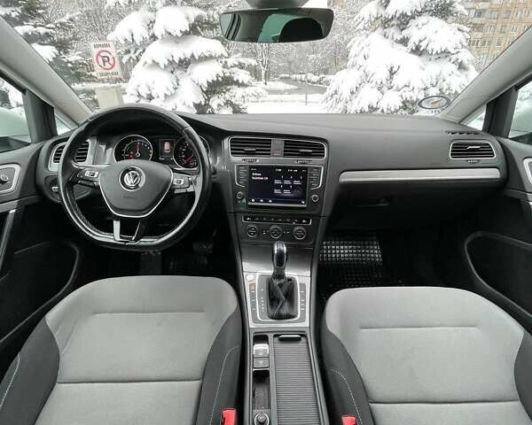 Білий Фольксваген e-Golf, об'ємом двигуна 0 л та пробігом 91 тис. км за 8500 $, фото 18 на Automoto.ua