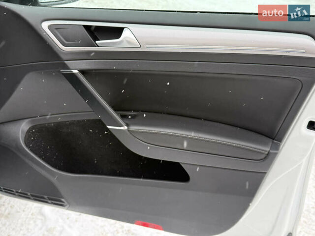 Белый Фольксваген e-Golf, объемом двигателя 0 л и пробегом 149 тыс. км за 8800 $, фото 37 на Automoto.ua