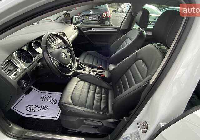 Белый Фольксваген e-Golf, объемом двигателя 0 л и пробегом 132 тыс. км за 9500 $, фото 94 на Automoto.ua