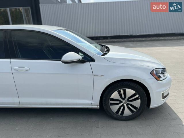 Белый Фольксваген e-Golf, объемом двигателя 0 л и пробегом 130 тыс. км за 10400 $, фото 10 на Automoto.ua