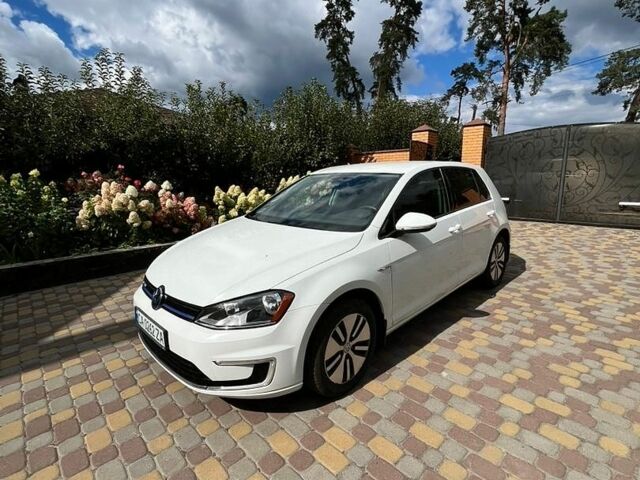 Белый Фольксваген e-Golf, объемом двигателя 0 л и пробегом 97 тыс. км за 9900 $, фото 4 на Automoto.ua