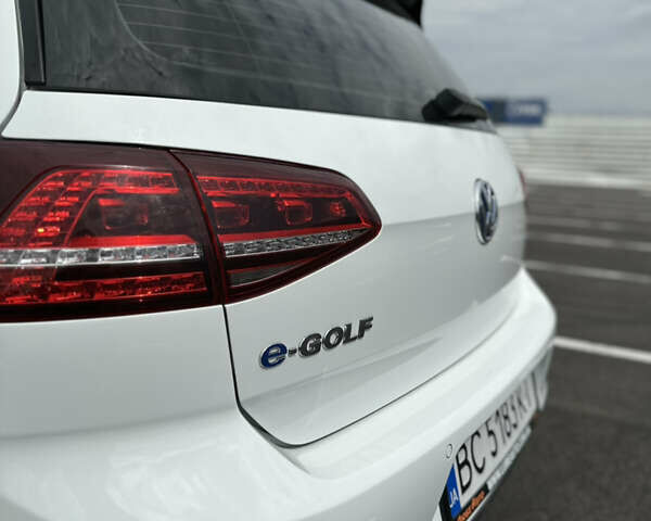 Белый Фольксваген e-Golf, объемом двигателя 0 л и пробегом 40 тыс. км за 15000 $, фото 20 на Automoto.ua