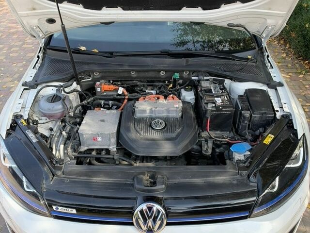 Белый Фольксваген e-Golf, объемом двигателя 0 л и пробегом 176 тыс. км за 9499 $, фото 12 на Automoto.ua