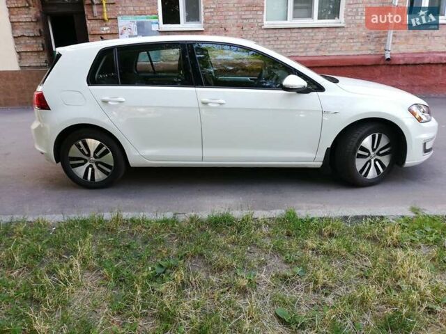Білий Фольксваген e-Golf, об'ємом двигуна 0 л та пробігом 93 тис. км за 9100 $, фото 5 на Automoto.ua