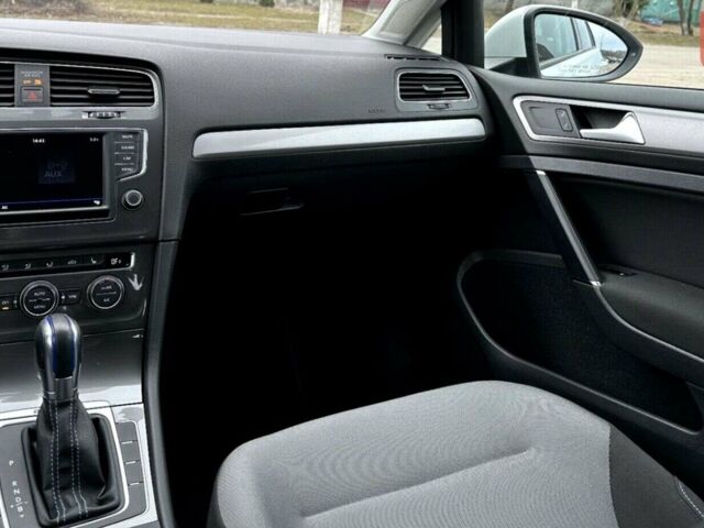 Білий Фольксваген e-Golf, об'ємом двигуна 0 л та пробігом 90 тис. км за 10300 $, фото 18 на Automoto.ua