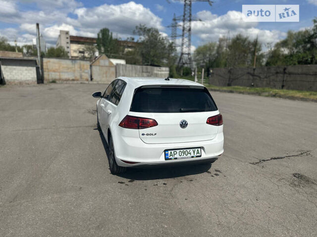 Белый Фольксваген e-Golf, объемом двигателя 0 л и пробегом 107 тыс. км за 10900 $, фото 5 на Automoto.ua