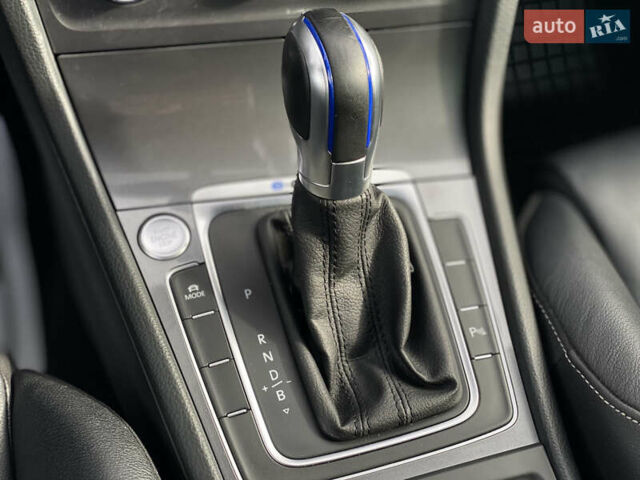 Белый Фольксваген e-Golf, объемом двигателя 0 л и пробегом 132 тыс. км за 9500 $, фото 85 на Automoto.ua