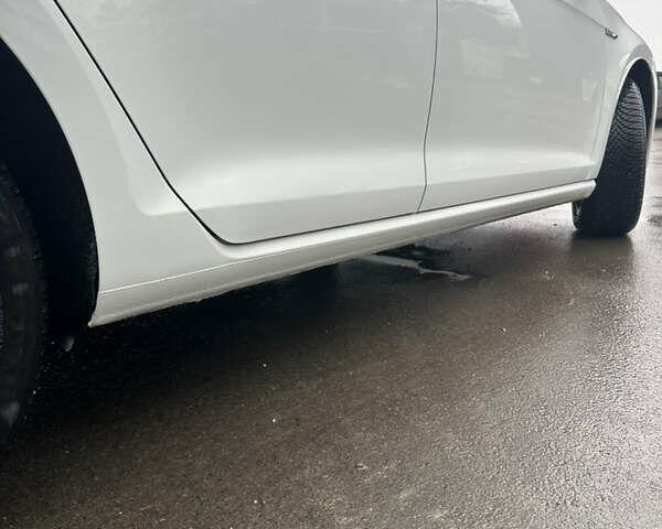 Білий Фольксваген e-Golf, об'ємом двигуна 0 л та пробігом 66 тис. км за 7500 $, фото 16 на Automoto.ua