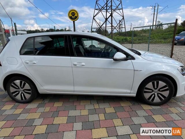 Белый Фольксваген e-Golf, объемом двигателя 24 л и пробегом 130 тыс. км за 11250 $, фото 5 на Automoto.ua