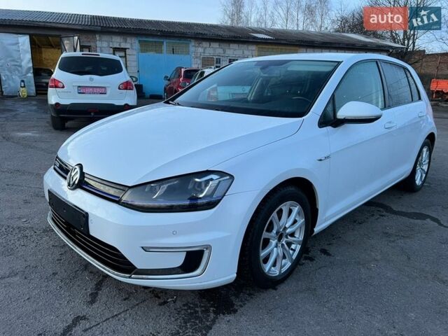 Белый Фольксваген e-Golf, объемом двигателя 0 л и пробегом 120 тыс. км за 7999 $, фото 1 на Automoto.ua
