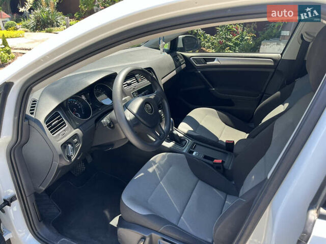 Белый Фольксваген e-Golf, объемом двигателя 0 л и пробегом 126 тыс. км за 9500 $, фото 7 на Automoto.ua