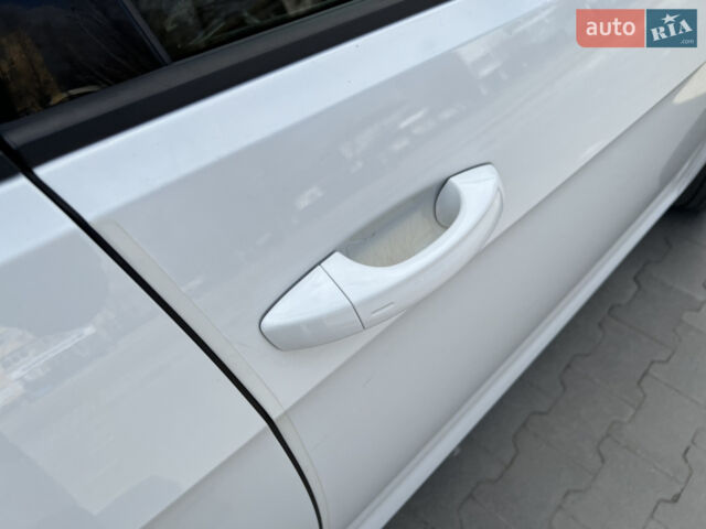 Белый Фольксваген e-Golf, объемом двигателя 0 л и пробегом 130 тыс. км за 10400 $, фото 24 на Automoto.ua