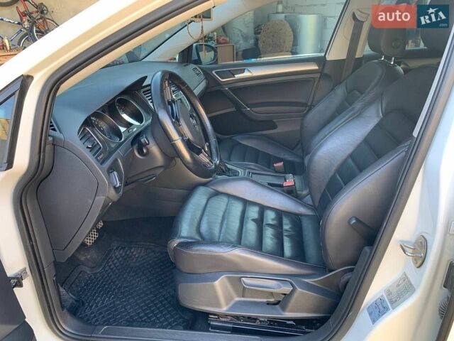 Белый Фольксваген e-Golf, объемом двигателя 0 л и пробегом 104 тыс. км за 9500 $, фото 22 на Automoto.ua