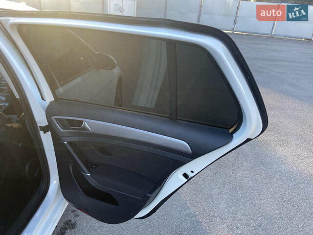 Белый Фольксваген e-Golf, объемом двигателя 0 л и пробегом 113 тыс. км за 9000 $, фото 16 на Automoto.ua