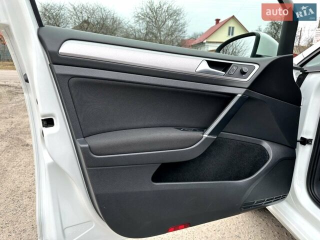 Білий Фольксваген e-Golf, об'ємом двигуна 0 л та пробігом 90 тис. км за 10300 $, фото 30 на Automoto.ua