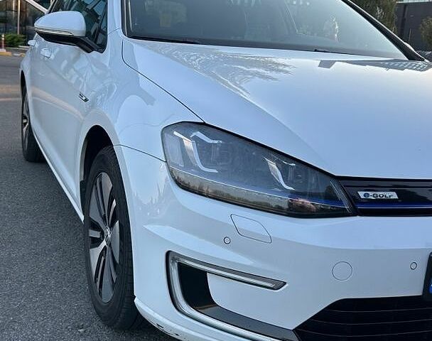 Білий Фольксваген e-Golf, об'ємом двигуна 0 л та пробігом 202 тис. км за 9690 $, фото 7 на Automoto.ua