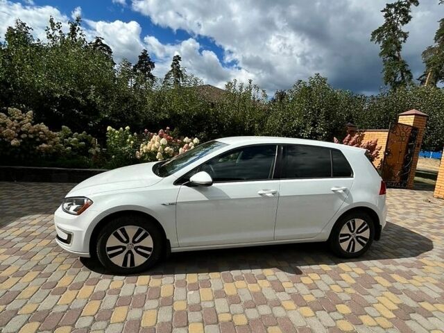 Белый Фольксваген e-Golf, объемом двигателя 0 л и пробегом 97 тыс. км за 9900 $, фото 5 на Automoto.ua