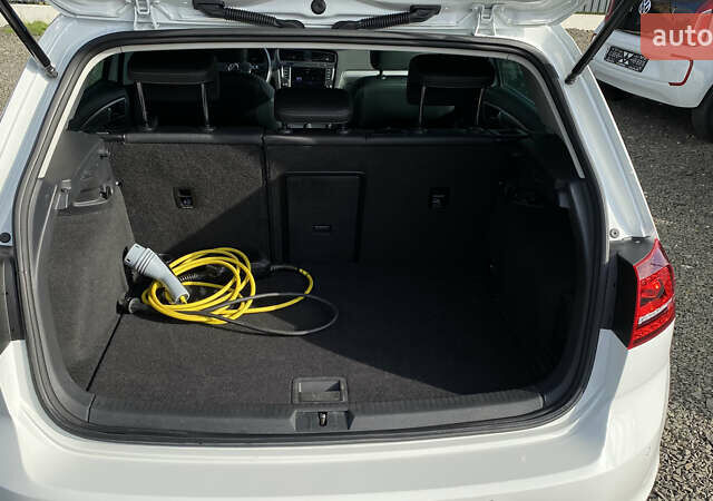 Белый Фольксваген e-Golf, объемом двигателя 0 л и пробегом 132 тыс. км за 9500 $, фото 106 на Automoto.ua