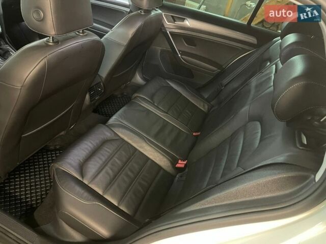 Белый Фольксваген e-Golf, объемом двигателя 0 л и пробегом 115 тыс. км за 8999 $, фото 30 на Automoto.ua