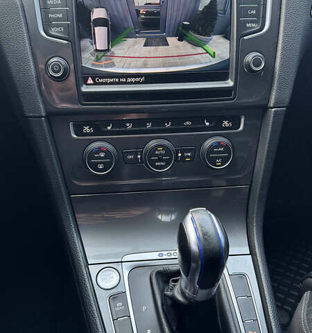 Белый Фольксваген e-Golf, объемом двигателя 0 л и пробегом 154 тыс. км за 9900 $, фото 19 на Automoto.ua